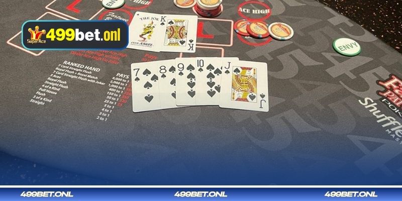 কখন জোড়া কার্ড উঁচু হাতে রাখবেন