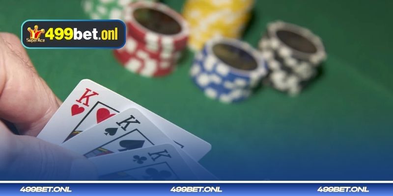 দুর্বল কার্ডে হাল না ছেড়ে কীভাবে পরিস্থিতি সামলাবেন